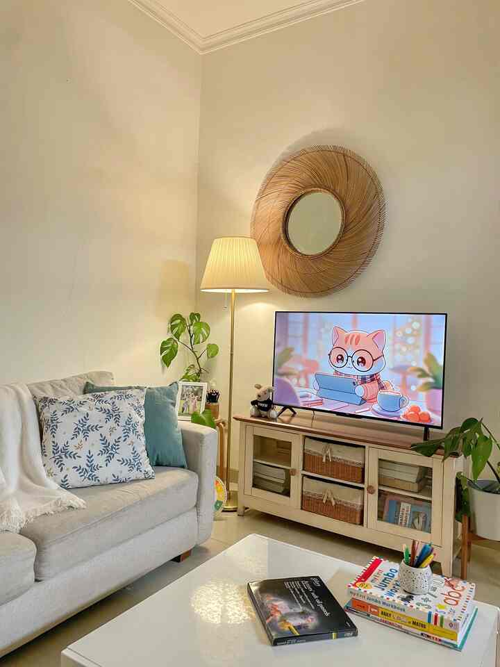 Family room = Living room🛋️✨. Its cozy warm family room with toddlers..

Awalnya saya menyukai design scandinavian dengan sedikit sentuhan tropical namun setelah anak-anak tumbuh makin aktif akhirnya ruangan yang tadinya minimalis berubah dengan berbagai dekorasi kidsfriendly. Ruangan ini sebagai tempat berkumpul untuk movie night sekaligus art room saat anak-anak melukis bersama..

#StandingLamp #SmartTV #Crayon #PotTanaman #FamilyRoom #DekorasiEstetik #SmallDecorItems #DecorativeItems 