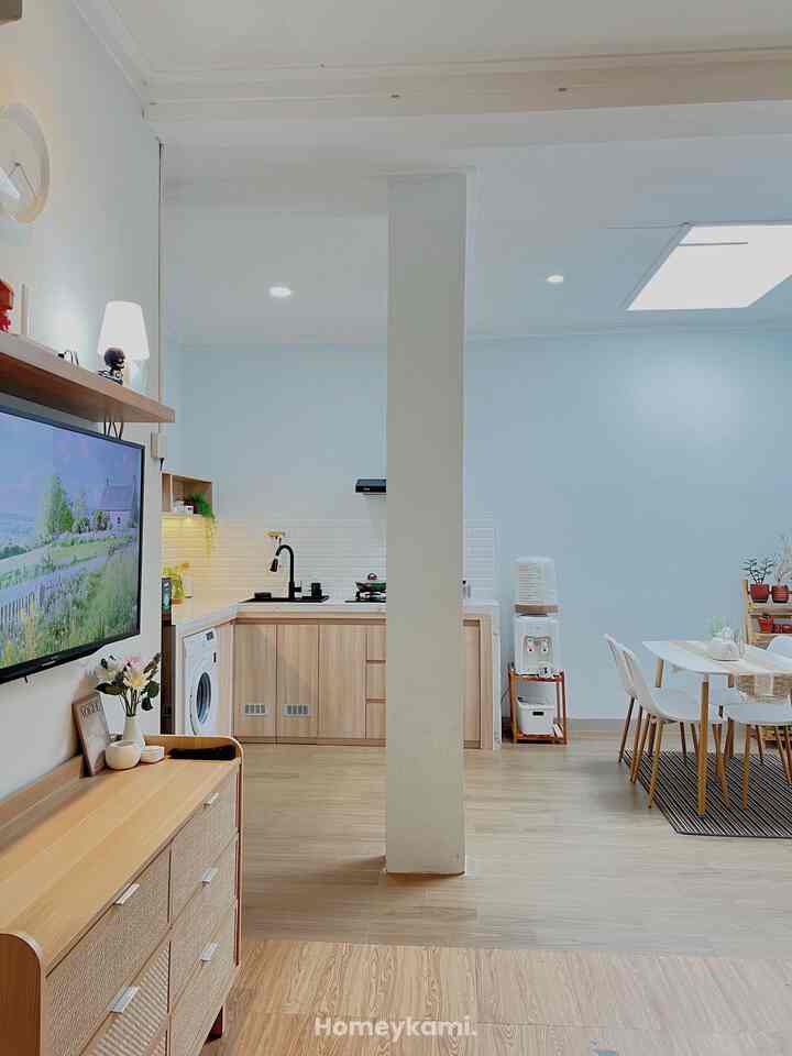 Sedikit inspirasi untuk menambah kesan segar di rumah versi aku🥰
Aku udh pilih beberapa item dekorasi favoritku, seperti table lamp, sidetable, vas, dan beberapa tanaman artificial. 
Untuk detailnya cek produknya di product tag yaa🫶🏻

#tablelamp #sidetaeble #vasbola #tanamanartificial #fejka #DekorasiEstetik #SmallDecorItems #DecorativeItems