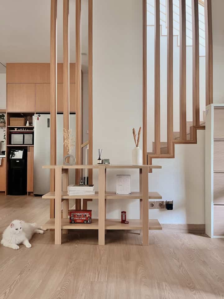 - Dekorasi Warna Sederhana -

Cantik tidak selalu warna-warni. Dengan sentuhan dekorasi warna senada dan sederhana pun bisa menciptakan vibes yang berbeda, karena rumah merupakan identitas bagi pemiliknya.

#FurnitureJapandiMinimalis
#RakPajangan
#DekorasiEarthTone
#DekorasiEstetik
#SmallDecorItems
#DecorativeItems