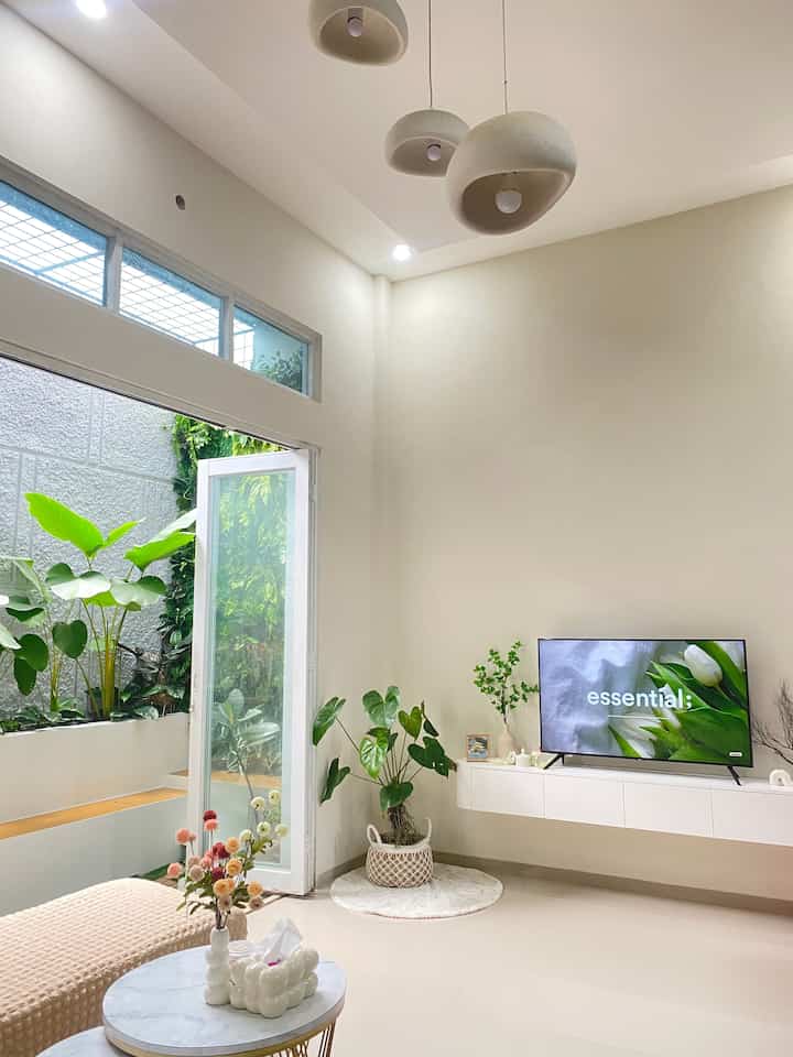 Percantik rumah dengan dekorasi estetik 😍
Dekorasi meskipun hanya kecil sangat menentukan hasil akhir dari suatu ruangan
Mau dekorasimu tema minimalis/classic tentu saja akan menambah nilai estetika sebuah ruangan 

#WarnaCatRumah #DekorasiEstetik #SmallDecorItems #DecorativeItems #DeiraaHouse 