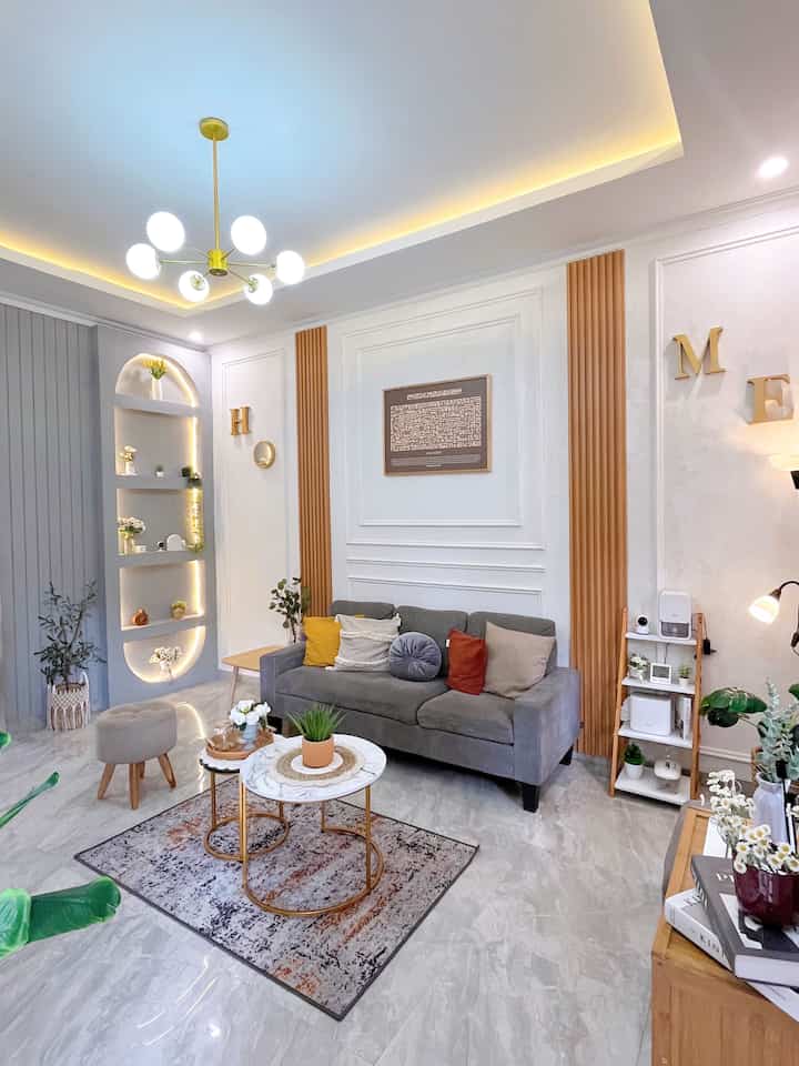 Cara percantik rumah dengan dekorasi estetik✨

Cara kami percantik ruang tamu ini dengan membuat DIY rak wallarch dari gypsum dan GRC ini, kaki bentuk seperti arch untuk meletakkan dekorasi atau pajangan seperi bunga juntai dan tanaman artifisial, agar memberikan kesan warm kami tambahkan lighthing berupa lampu LED strip berwarna warm white.

Semoga menginspirasi🤗

#RuangTamu #DiyWallArch #TanamanArtifisial #BungaJuntaiArtifisial #DekorasiEstetik #SmallDecoritems #Decorativeitems