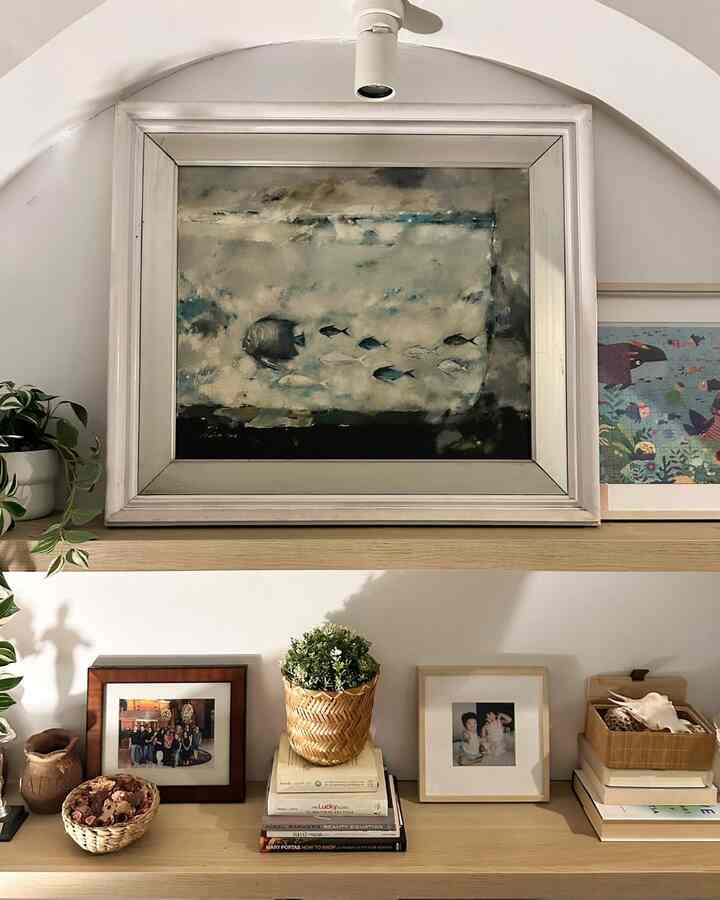 Small touches, big impact! ✨ 
My home feels warmer with story-filled decorations: 

💙 A white framed fish painting (50x70) full of memories from my in-laws' old house becomes a statement piece on the arch wall (slide 1)
🌿 Artificial plants from IKEA make a corner of the house fresher without the hassle of maintaining it (slide 2)
👐 Pottery vases made by children in Yogyakarta—more than just decorations, because they are made with love and pride! (slide 2)
🐚 Treasure box filled with shells from Lombok & Bali—beach memories that can always be enjoyed and make you miss another vacation (slide 3)
🎨 Art deco prints from Etsy in pink, black, and multicolor add character to the dining room buffet (slide 4)

Decoration is not just about aesthetics, but also about stories and emotions. For me, small decorations actually make a house more interesting because they describe the character of the homeowner. It doesn't have to be expensive, simple objects full of memories can also beautify your favorite room at home 🤗

Do you have decorations full of memories too? Share in the comments column! 💬💛 #DekorasiEstetik #SmallDecorItems #DecorativeItems #lukisan50x70 #potpourriberaroma #floatingshelf #tanamanartificial