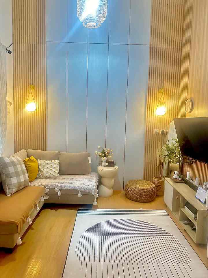Lagi cari dekorasi yang nggk hanya bikin cantik tapi juga nyaman ? Ini dia beberapa item favoriteku
1.lampu hias : lampu hias di sisi kanan dan kiri ini tidak hanya cantik tapi menambah kesan warm
2.Red diffuser : Suka bngt taruh red diffuser di beberapa ruangan,karena aromanya yg menenangkan bikin semakin nyaman dirumah
3.Bunga artificial : selain menambah cantik bunga artificial membuat ruangan semakin hidup
4.Sarung bantal : sarung bantal jika memliki wrna cerah dan senada dengan ruangan semakin menambah kesan cozy
Semoga bermanfaat 🥰
#Bungapompom #karpetruangtamu #Lampuhias #lampurotan #DekorasiEstetik #SmallDecorItems #DecorativeItems