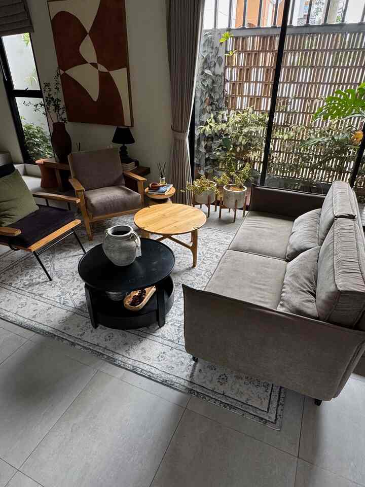 I love decorate.. 
aku menambkan beberapa dekorasi jadul antik dan alami 
Cek postinganku yaa 

#bumitimi #dekorasiestetik #smalldecoritems #decorativeitems #livingroom #coffeetable #rugsclassic