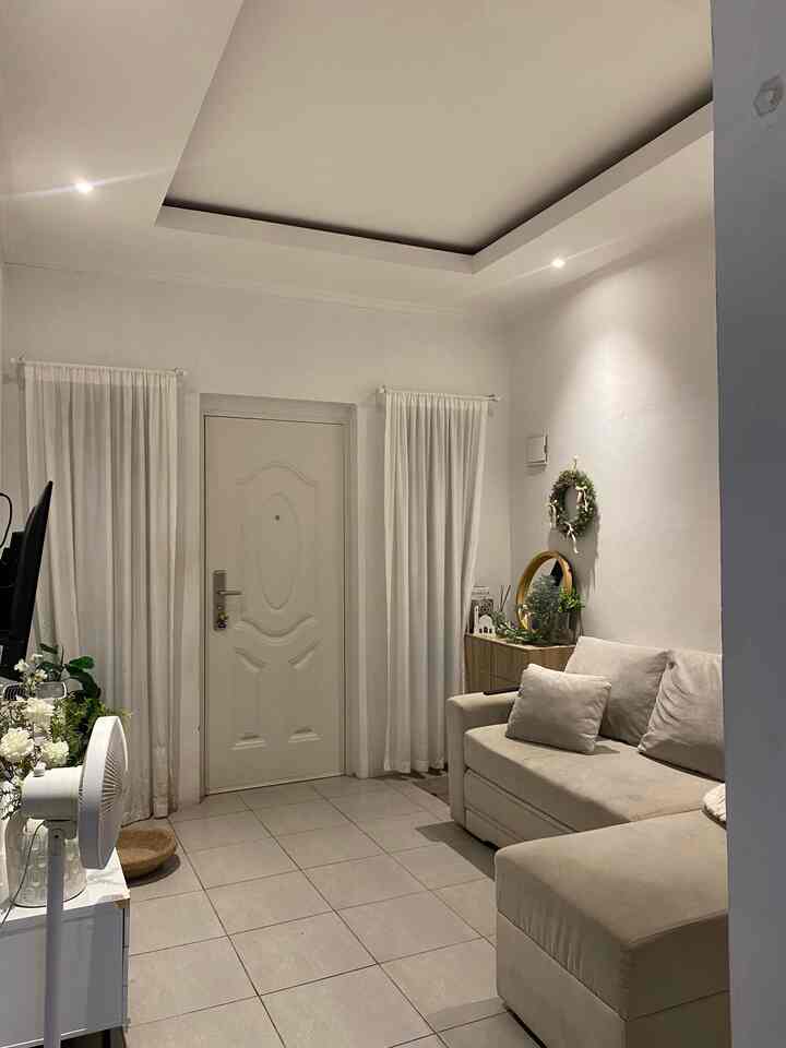 How to decor living room 9sqm 👀✨ yuk intip!
Ini beberapa furniture & dekorasi yang aku pilih untuk livingroom mungilku supaya lebih cantik & nyaman, ada sofa bed yang nyaman, lemari sepatu yang ditambah dekorasi, dan sudut meja tv dengan tanaman artificial, ditambah dengan lighting spotlight.

#lampuruangtamu #gordenlivingroom #sofabedminimalis #DekorasiEstetik #SmallDecorItems #DecorativeItems