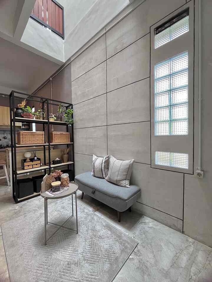 Mempercantik rumah dengan dekorasi estetik, Bisa dengan cara yang sederhana seperti mengganti sarung bantal sofa, jujur dengan ganti bantal sofa dan bikin vibes ruangan beda

Bisa dengan lampu, salah satu nya lampu meja bentuk jamur yang kekinian, cukup dicharge jadi ga usah nyolok terus bikin ruangan estetik dan hangat

Benda simpel tapi bisa juga menambah estetika adalah kota tissue, tidak perlu mahal sudah mendapatkan kotak tissue dengan tutup bambu , terlihat estetik bukan

Dan untuk dapur ada juga printilan dekorasi yang bikin dapur tambah estetik salah satu nya tempat butter keramik , ini my best buy banget karena selaluin estesik fungsi nya oke banget

Semoga menginspirasi yak 
#dekorasiestetik #smalldecoritems #decorativeitems #sarungbantal #lampudekoratif #karpetarea #kotaktisu

