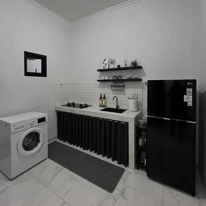 • Transformasi Dapur •

Dapur bawaan developer ini belum pernah kami renov. Kami hanya melakukan sedikit perubahan di tata letaknya saja. Transformasi dapur ini tidak hanya memperbarui tampilannya saja, tetapi memperbarui fungsi dan kenyamanan.

#DapurMinimalis
#WarnaCatDinding
#AmbalanDapur
#BacksplashMinimalis
#MyDreamKitchen
#KitchenRenovation
#KitchenStyling