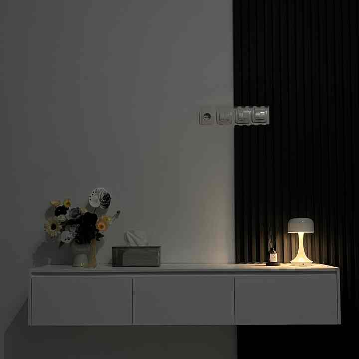 Lampu sebagai item dekorasi dapat menjadi sentuhan akhir yang sempurna di rumah kami.  Lampu dekorasi dapat membantu menciptakan suasana hangat dan nyaman di rumah kami ini. 

#WarnaCatRumah
#RuangTamuMinimalis
#LampuMeja
#LampuMinimalis
#DekorasiEstetik
#SmallDecorItems
#DecorativeItems