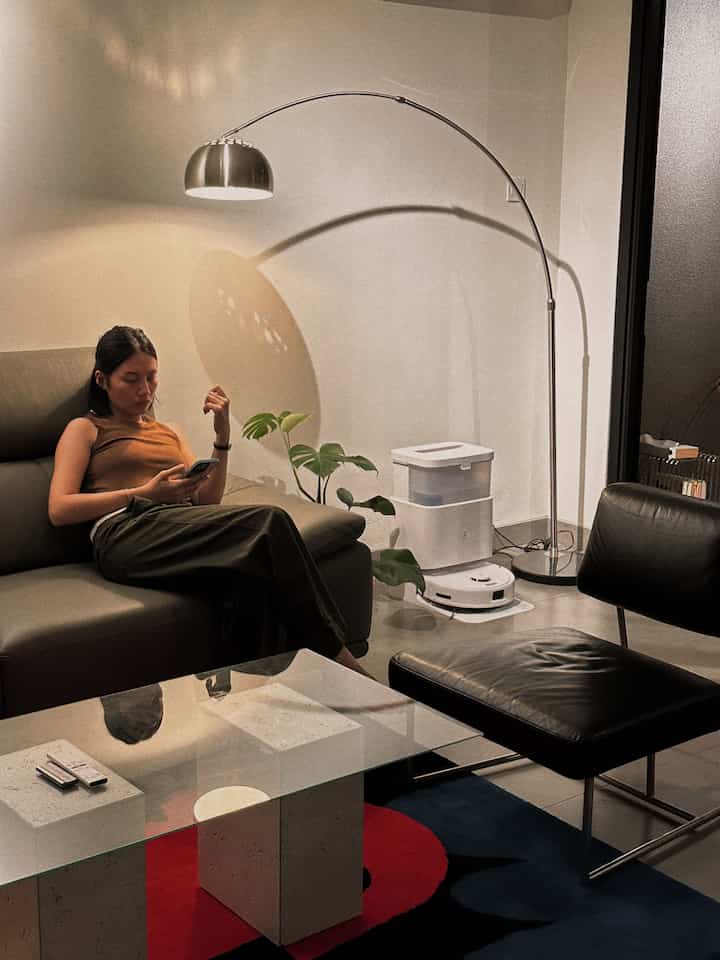 demi menciptakan nuansa rumah yang hangat, kami sengaja untuk meletakkan lampu hias di beberapa sudut. pemakaiannya juga tergantung kebutuhan dan seberapa banyak cahaya yang ingin kami hadirkan.

#dekorasiestetik
#smalldecoritems
#decorativeitems
#lampuhiasestetik
#loungechair
#robotvacuum
#rumahremangremang
