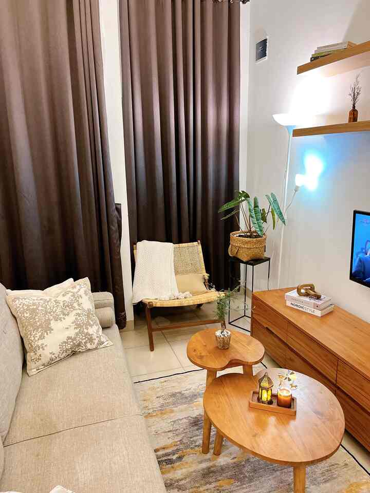 Sentuhan beberapa dekorasi dapat mengubah suasana menjadi lebih hangat dan nyaman. Salah satunya adalah standing lamp dan lilin aroma terapi ini🤎🤎

#LivingRoom
#DekorasiEstetik
#SmallDecorItems
#DecorativeItems
#RuangNyaman