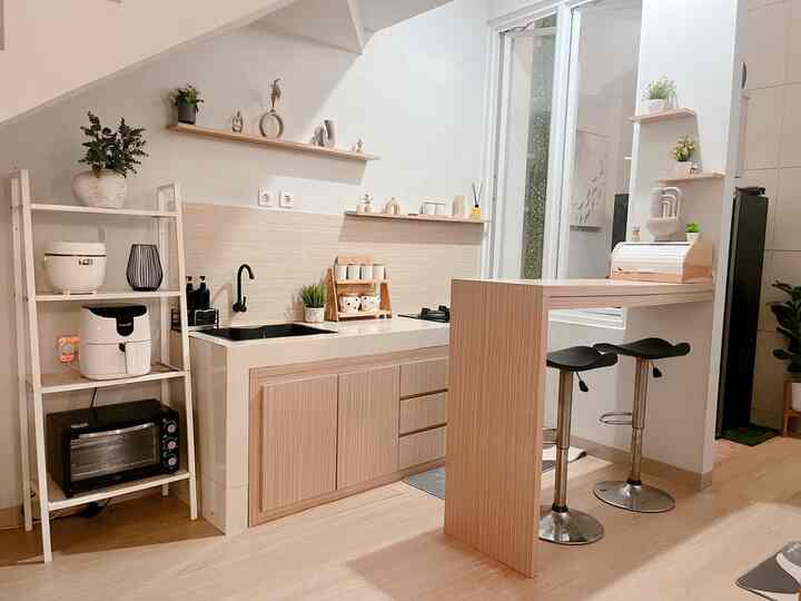 Transformasi mini kitchen dirumah.shacca 🤗

Slide 1 = 2025
Slide 2 = 2023
Slide 3 = 2022
Slide 4 = 2020

Setiap tahunnya bertumbuh alhamdulillah 🫶🏻

#KitchenSet
#MyDreamKitchen
#KitchenRenovation
#KitchenStyling
#MiniKitchen
#InspirasiMiniKitchen
#InspirasiDapur
#DapurMungil