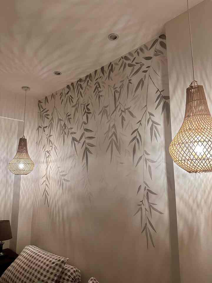 Nggak harus langsung makeover besar, kadang cukup tambahin detail kecil yang pas dan tiba-tiba, satu ruangan bisa terasa beda banget suasananya.

Mulai dari lampu rotan di kamar yang dikombine sama mural daun, hiasan dinding di mini gym biar semangat gerak tetap nyala, sampai pajangan simpel di ambalan yang akhirnya bikin dinding nggak terasa kosong lagi. Bahkan di kamar mandi pun, kombinasi wall decor sama mini artificial plant bikin spot ini juga bisa stand out.

Semua ruang bisa jadi nyaman dan estetik, asal kita tahu sentuhan apa yang cocok buat tiap sudutnya.

#LampuRotan #DekorasiEstetik #SmallDecorItems #DecorativeItems #LampuGantungRotan #WallDecor #TanamanArtificial #MuralDinding
