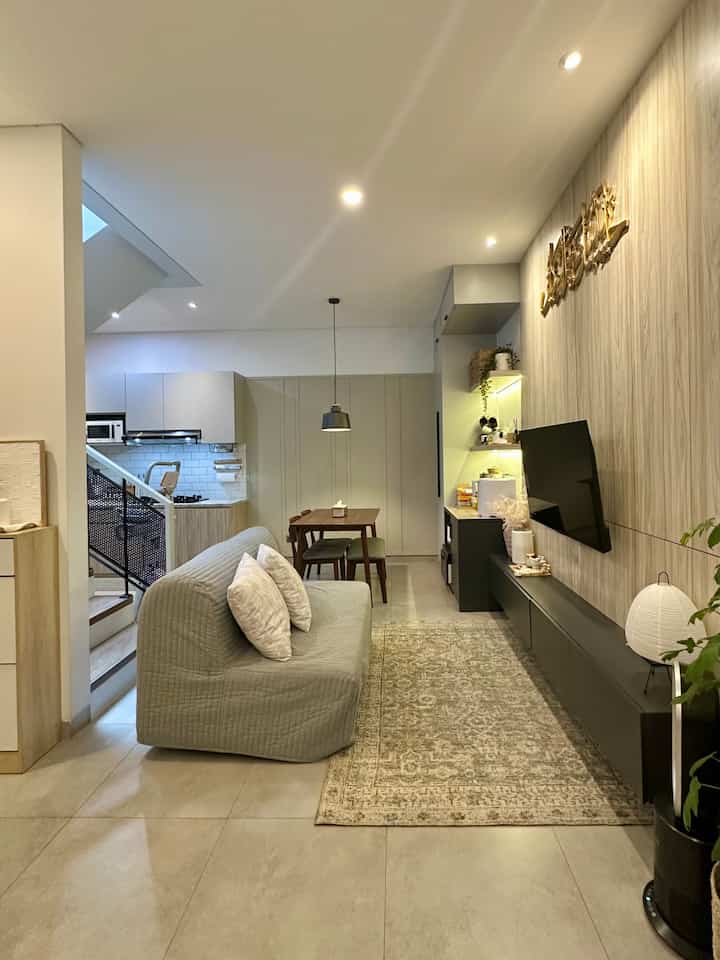 Lebaran sebentar lagi, waktunya beberes rumah dan keluarkan toples buat jajanan lebaran ✨✨
Kalau hari raya Idul Fitri, biasanya kami mudik lebaran. Kalau sedang tidak mudik, biasanya kami beberes rumah dan siapkan snack di toples lebaran supaya vibes lebarannya terasa.
Dekor rumah untuk lebaran tahun ini sengaja tidak terlalu ramai supaya lebih simple dan minimalis. Yang paling penting semua dalam keadaan bersih dan rapi.
#Lebarancantik
#dekorasilebaran
#Ramadanstyling
#homestyling
#lebaranvibes
#topleslebaran
#kitchenstyling
#homedecor