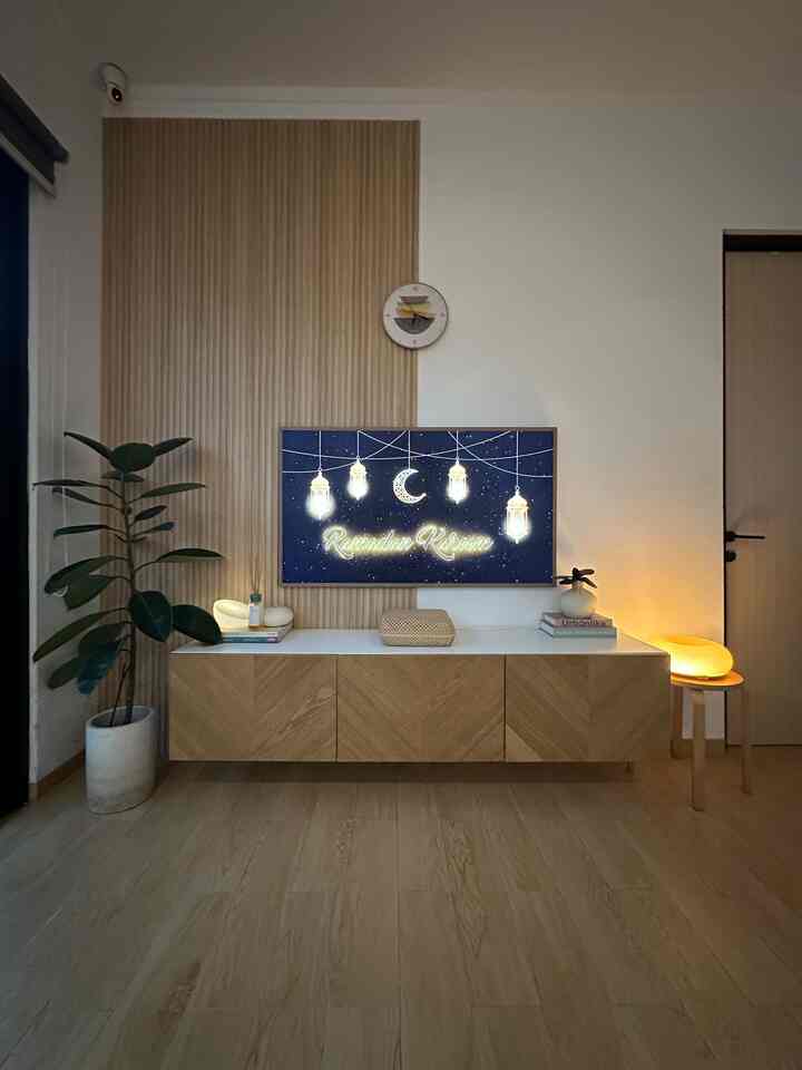 Tidak terasa hari ini adalah hari terakhir Ramadhan 2025. Ada rasa sedih karena Ramadhan akan segera berakhir, tetapi ada rasa haru dan bahagia besok kita akan menyambut hari fitri, hari kemenangan. 

Selama bulan Ramadhan selalu dikelilingi dengan kue-kue kering yang disini hanya ada di bulan ramadhan dan hari Raya, karena di hari biasa kami sangat jarang membeli atau membuat kue kering khas lebaran. Untuk itu kehadiran kue kering lebaran menjadi sangat khas. 

#ramadanstyling
#lebarancantik
#dekorasilebaran
#wallpaneldinding