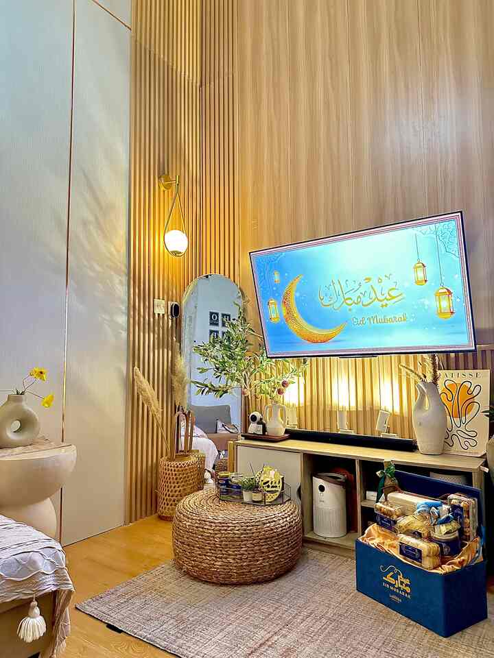 Suasana hangat di hari lebaran menambah intimate kebersamaan bersama keluarga

Untuk menambah suasana hangat dalam rumah aku tambahkan lampu dengan pencahayaan hangat,dekorasi kecil,toples cantik dengan kue favorite dan diffuser dengan aroma yg menenangkan..

Semoga menginspirasi dan Selamat lebaran untuk teman-teman semua,maaf lahir batin ya..🥰
#bungapopi #vasbungateracota #lampuhias #traykaca #vasnash #LebaranCantik #DekorasiLebaran #RamadanStyling
