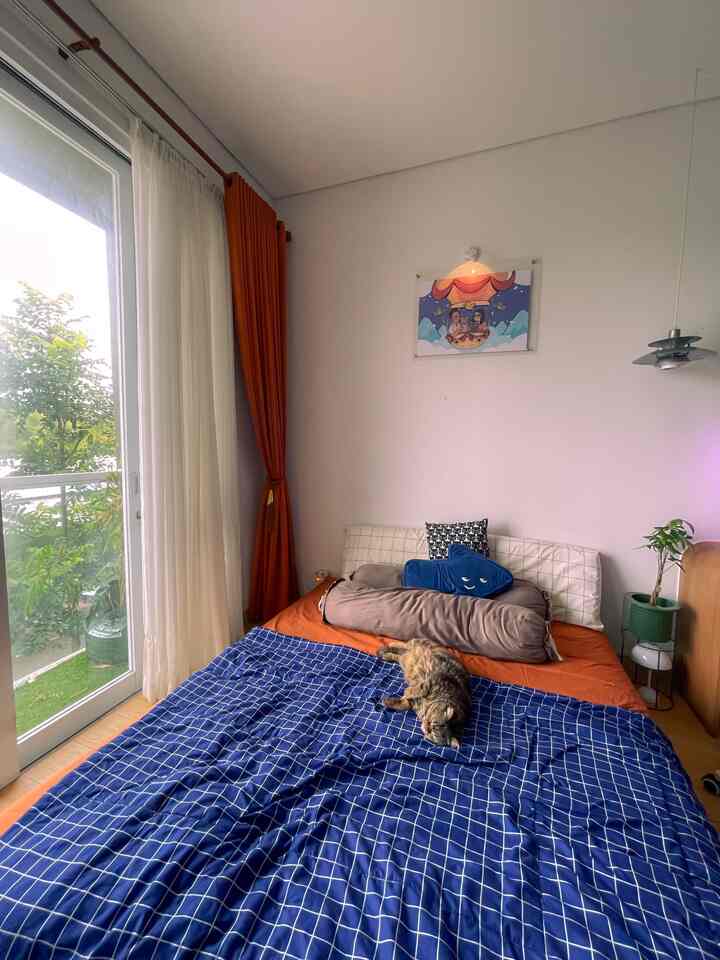 Decluttering Wardrobe 🧣🧥👕
Masih dalam suasana menyambut lebaran, sambil packing untuk mudik. Saya melakukan Kegiatan deep cleaning termasuk kebersihan kamar. Salah satunya Decluttering wardrobe.. mengurangi baju-baju yg sdh jarang dipakai, bisa kita sumbangkan ke orang yg lebih membutuhkan.
.
Barang yg bermanfaat banget utk berberes dikamar antara lain;
-Tangga lipat 🪜
bahkan untuk wardrobe tinggi full ceiling 2,7m cukup hanya dengan tangga lipat dgn tinggi 100cm (3 anak tangga) bisa menjangkau koper di compartment paling atas.
-Bed vacuum - Ultrasonik Uv anti-mite bed🛏️
helpfull sekali buat debu-debu dikasur dan mengindari tungau.
-Silicone pouch yg food grade👝
Bisa buat penyimpanam makanan / buah yg praktis dgn ziplock, cocok juga utk tempat make up yg travel friendly..
.
Semoga bermanfaat utk menyambut lebaran dirumah dgn deep cleaning teman-teman 🙏😇
#decluttering #deepcleaning #rekomendasibarang #menyambutlebaran #bedvacuum #siliconepouch #foodgrade #foldingladder #tanggalipat #bedcover #lampulukisan #bantalsofa #moneytree #bedcoverkotakbiru 