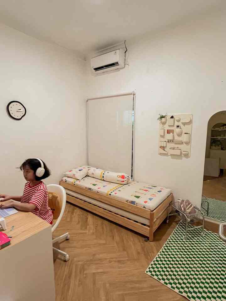 Kamar anak gen A. Ruangan paling colorful di rumah ini 😆 #KamarAnak #KidsBedroom #KamarAnakPerempuan #PojokFavorit #MidCentury 