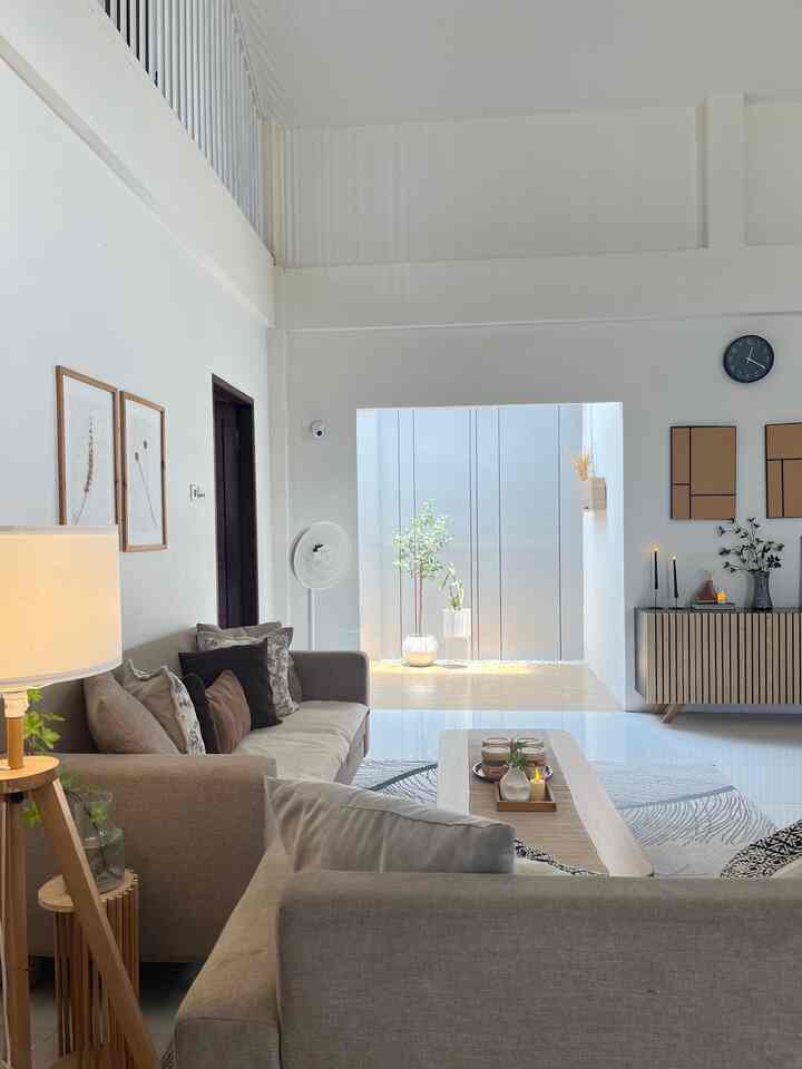 Lebaran kali ini kami putusin buat mudik, tapi kami tetap menata rumah untuk menyambut lebaran. 
Rasanya bersihin rumah diwaktu lebaran itu udah jadi aktivitas wajib yaa.. 
#LebaranCantik #DekorasiLebaran #RamadanStyling #IedMubarak #LebaranVibes #CatDinding #MejaHPL