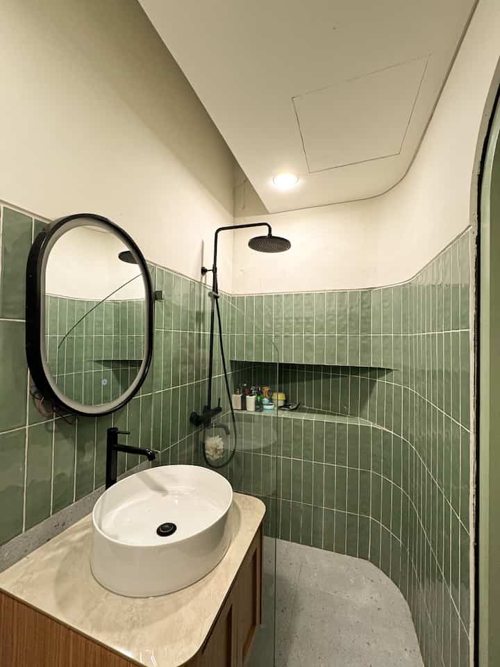 Living with toddler itu emang tricky banget hihi
Kadang rapih kadang yah begitulah😂 tapi di situlah seninya. Nah ada beberapa barang toddler yang udah mulai mewarnai rumah kami.

Salah satunya toilet training ini. Semenjak Ghaizan masuk 1th, kami udah mulai biasakan untuk belajar pipis dan pup di toilet. Semoga bisa segera lulus toilet training ya🤗❤️

Ohya warna peralatan Ghaizan sebisa mungkin kami usahakan masih satu tone warna agar tetap estetik dan match dengan warna rumah kami🤭🥰

Gimana nih pengalaman buat living with toddler kamu? Yuk sharing❤️

#bathroom #livingwithtoddler #toiletrraining #inspirasikamarmandi #bathroomstyling #venustako #paloma #toto #taco #toiletestetik