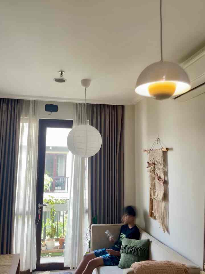 Lampu gantung dapur menjadi salah satu penerang diruangan open space ini, lalu ada lampion ala jepang untuk living room.
Model lampu gantung yang minimalis membuat ruangan kecil tidak menjadi sempit.


#openspace #ruangtamu #dapurmini #minikitchen #SudutFavorit #Lampugantung #Lampion #Lighting #Lampuestetik