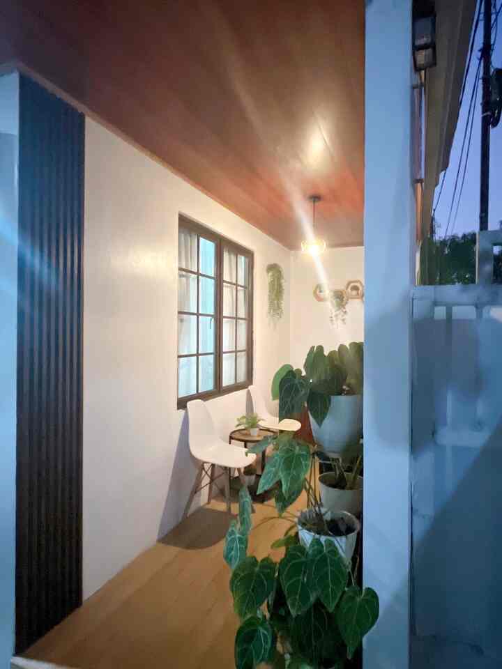 Night Vibes Teras mungil minimalis ✨

Teras mungil ini berukuran 3 m x 1,5 meter tidak terpalu besar tapi sudah cukup untuk area bersantai dan menerima tamu.

#teras #terasminimalis #terasmungil #idedesainteras #fasadrumah #desainterassimple