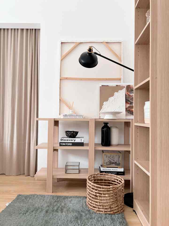 Sudut Favorit.

Sudut favorit di rumah, tempat di mana estetika dan kenyamanan bertemu. Setiap detail punya cerita, setiap elemen menciptakan harmoni. ✨

#CasaDirio #JapandiLiving #CozyCorner #MinimalistDecor #DIYHomeDecor #SustainableLiving
