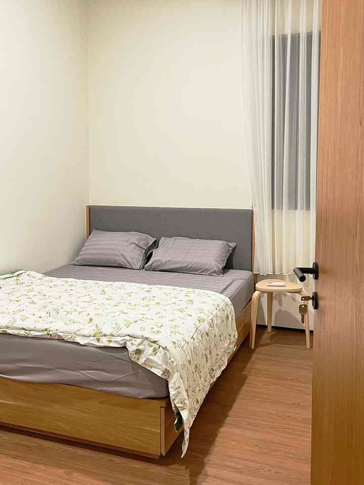 Minimalist guest bedroom alias kosong baru ada tempat tidur dan stool sebagai bed side table 😆😆😆 enaknya di dekor gimana ya?

#guestbedroom #bedroom #bedroomstyling #stylingrumah #kamartidur #kamartamu 