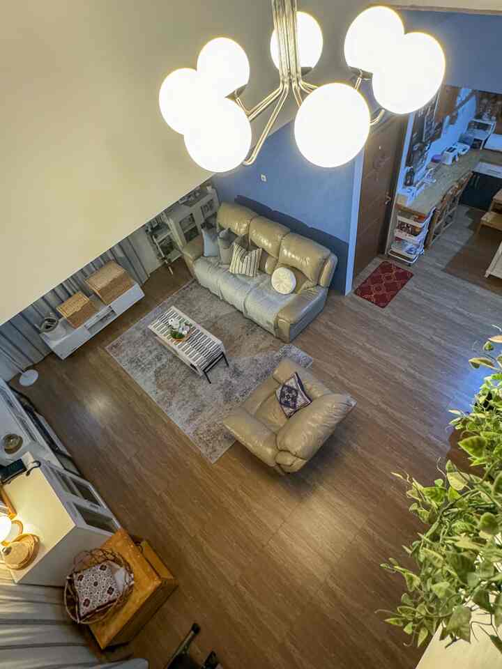 🌺 Living Room Open Space (Night Vibe)

Bermain dengan cahaya dari berbagai macam lampu, ternyata bisa membuat living room yg menyatu dengan mini pantry ini terlihat cantik dan syahdu. 
Kalau menurut tetangga gimana? semoga bisa menginspirasi 🤗🥰



#SofaMinimalis #KitchenSet #warnarumah #WarnaCatDinding #PlavonPVC #MiniPantry
#RuanganTerbatas
#RuanganMungil
#NightVibe