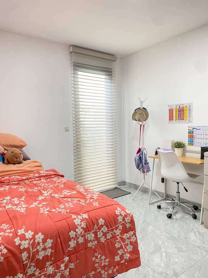 3D Blinds secakep itu ternyata. Looksnya yang elegan dan minimalis, menambah ruangan lebih estetik. Cahaya matahari tetap bisa masuk ruangan dan privasi tetap terjaga.

#KamarAnakMinimalis #GordenMinimalis #BlindsMinimalis #WarnaCatRumah #MejaBelajarMinimalis #DekorasiEstetik