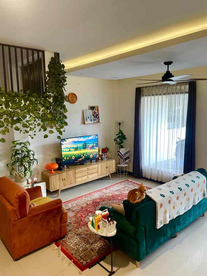Ini adalah #RumahOpenSpace ku, dimana living room, dining area dan kitchen tidak memiliki sekat. Hal ini membuat ruangan terasa lebih luas dan sangat mudah di akses. #RumahTanpaSekat ini kami gunakan khusus ruangan yg aktifitasnya berat. Sehingga mempermudah kami untuk mengakses ruangan dan juga membersihkannya #BTNOAS11