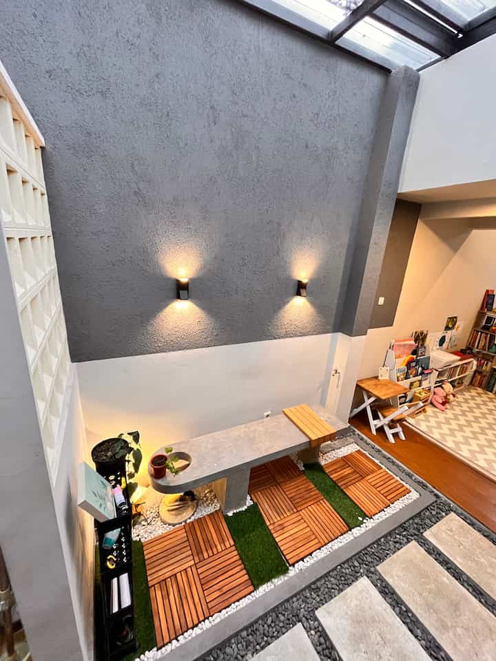 Taman kering indoor yg paling jadi tempat favorite dirumah❤️

#tamankering #tamankecil #tamandalamrumah #lamputaman #dindingkamprot #roaster #stepstone #batukerikil #bench