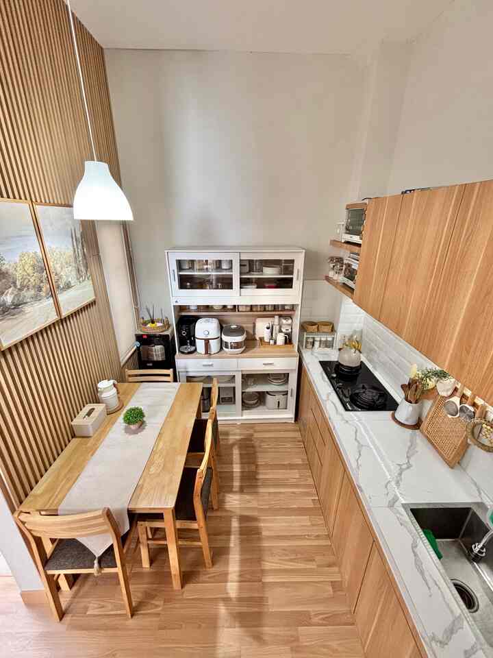 Dapur mungil yg menjadi satu dg ruang makan 🤎 #BTONAS11 #RumahCompact #Rumahmungil