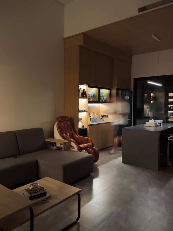 TOP 5 ITEMS IN OFURO HOUSE! 
Jatuh kepadaaa :
1. Kursi pijat! 💯buat kita yg jompo hahaha
2. Lemari sepatu yg multifungsi, bisa jadi foyer dan udah ada kursi untuk pakai sepatu, yg bisa dijadikan tempat penyimpanan juga
3. Diffuser merk Humans, wanginya ter-awet selama beli2 pengharum ruangan
4. Amazon Echo, membantu bgt buat setting smarthome : matiin lampu, door lock, bisa liat resep youtube jg sambil masak, dll
5. Dishwasher, latest purchase! Membantu bgt buat pasangan yg 22nya masih kerja, tinggal masuk2in cucian, bisa multitask ngerjain yg lain🫶🏻
#Japandi #LemariSepatu #KursiPijat #HomeDiffuser #AmazonEcho #Dishwasher #Top5BestBuy #RekomendasiProduk #AmbassadorPick