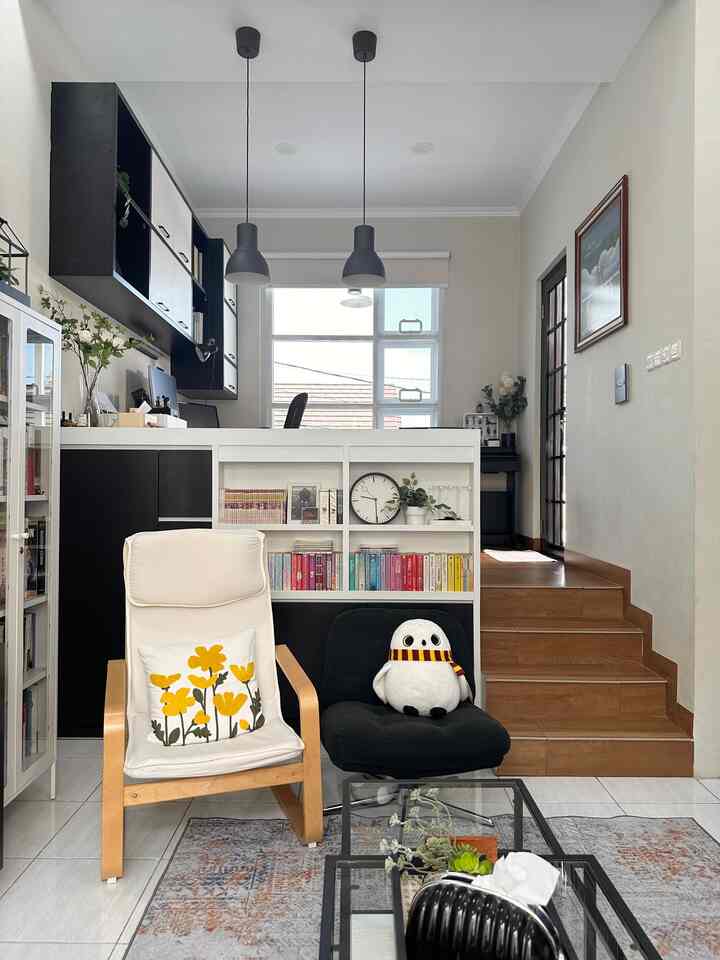 • Himfari’s Houseのベストバイ5 •

O!Houseの皆さん、こんにちは。これは私が自宅で購入／導入して本当に良かったと思っているベストバイ5です🤩

✨ ペンダントランプ：IKEA Hektar >> 美しさと機能性
✨ ダイニングテーブルの素材：コンクリート＋御影石タイル >> すっきりとした印象とお手入れのしやすさ
✨ TVキャビネット：IKEA Besta >> 大容量収納と機能性
✨ キッチンのバックスプラッシュ：魚の鱗模様のタイル >> 美しさと個性、そして時代を超越した魅力
✨ ペンダントランプ：Informa Congres >> 美しさと機能性、そして存在感のあるアイテム

#ペンダントランプ
#吊り下げランプ
#キッチンバックスプラッシュ
#ベストバイ5
#おすすめ商品
#アンバサダーピック