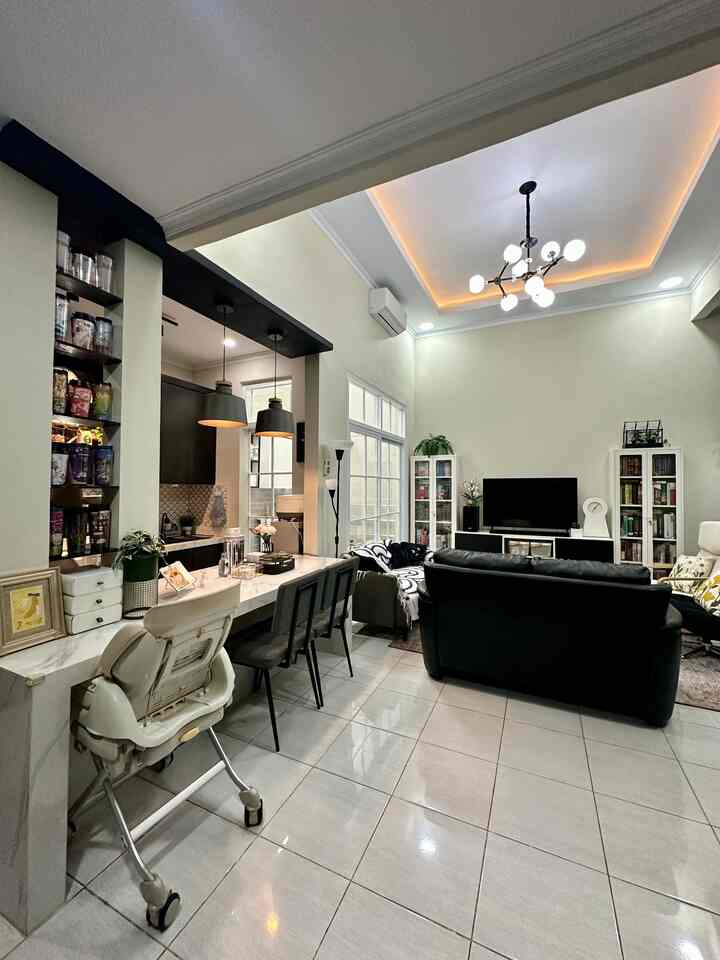 Modern living room and kitchen in white and black tones featuring sleek sofas and pendant lights with a cozy ambiance