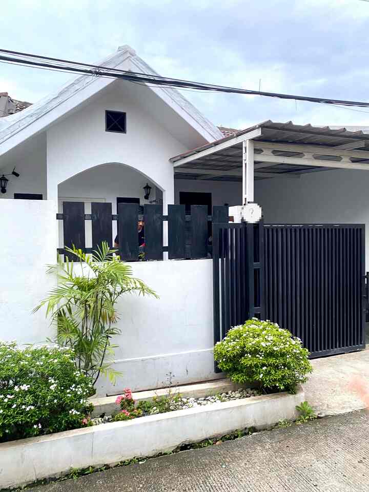 Fasad putih Livingwithnas’s 🏡

#RumahMinimalis #Rumah90m2 #InspirasiRumahSecond #RumahLama #FasadRumah #FasadMinimalis