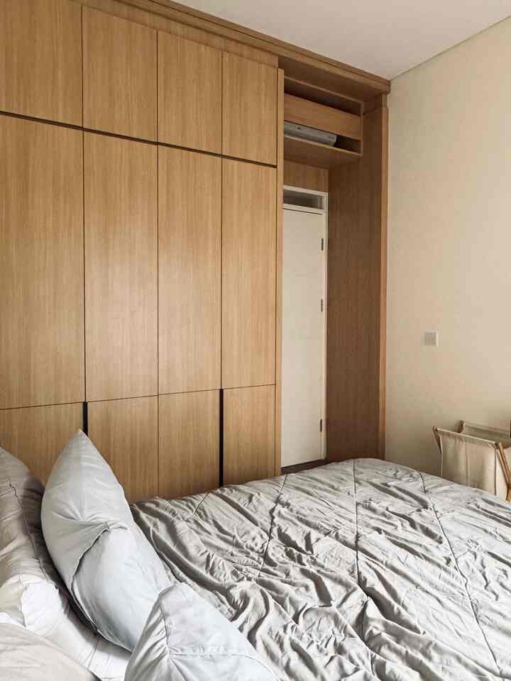 Day vs Night at Ofuro House’s Bedroom🌙

More often take photos of night vibes because I like the lighting, but once in a while we take photos of our minimalist bedroom’s day vibes hehe
#Japandi #Minimalist #Bedroom #DekorasiKamarMinimalis #SmartHome