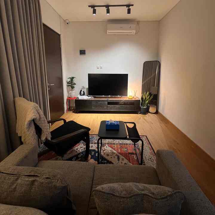 Hi tetangga ohouse, mau share product di living room mungil kami yg terbilang cukup simple dengan ukuran 4x4m, dan seperti pada umumnya living room tempat kita ngelakuin banyak hal terutama biasa kita main sama anak, dan tempat untuk berkeluh kesah dgn pasangan disaat kita melepas lelah dengan kesibukan seharian di kantor xixiii


#BTNOAS11
#Livingroomstyle
#Decorationsimple
#Livingroommakeover