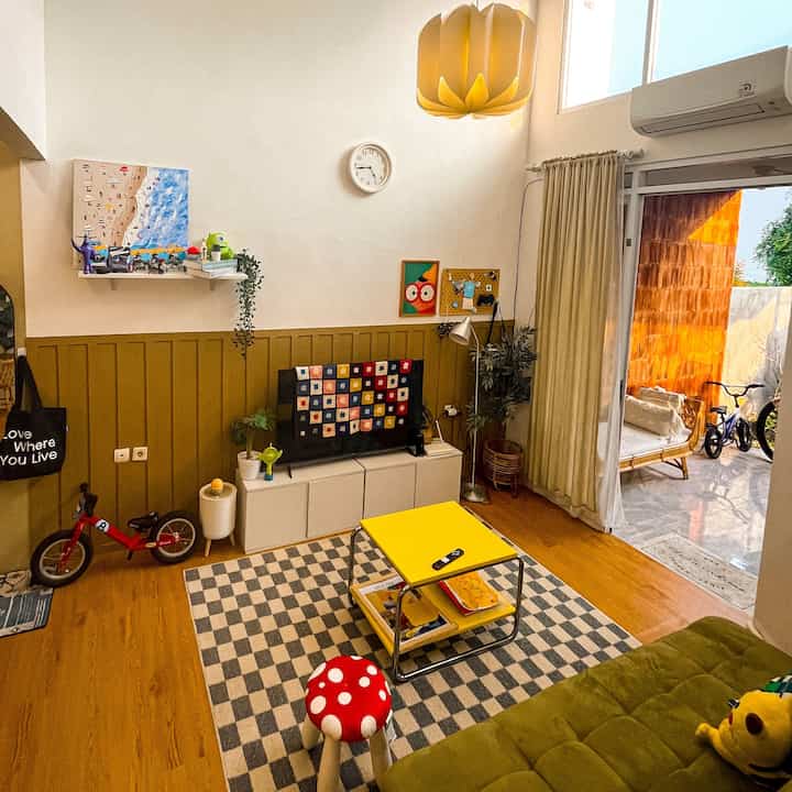 Berikut perjalanan mengisi rumah ini.. after dan beforenya.
Slide 1 : after before area living room.
Slide 2 : after before area kitchen & dining.
Slide 3 : after before fasad rumah.

Kami sudah menempati hunian ini sekitar 3 tahunan, dan selama itu perjalanan mengisi rumah berproses pelan pelan, menyesuaikan prioritas dan anggaran yang kami miliki. 

#lantaivynilestetik #batatempel #diningtableikea #ikeajokkmokk #kitchensetjapandi #kitchensetikea #ikeaknoxhult #MiniHouseTour #CeritaRumahku #PerjalananRumah