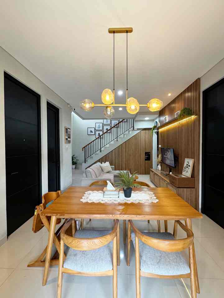 Setiap rumah punya cerita—mulai dari kondisi awal saat pertama kali ditempati, sampai akhirnya jadi
tempat yang terasa hangat dan personal. Bisa karena renovasi kecil, penambahan dekorasi, atau
perubahan fungsi ruang yang bikin makin nyaman. 🫶

#KitchenSetMinimalis
#SofaMinimalis / #KeramikKamarMandi /
#PlavonPVC / #PintuKamarMandi /
#CatRumahMinimalis #WarnaCatRumah /
#CatLuarRumah / #WarnaCatRuangTamu
#WallpaperDinding / #WallpaperEstetik / #Cat
#MiniHouseTour
#CeritaRumahku
#PerjalananRumah 