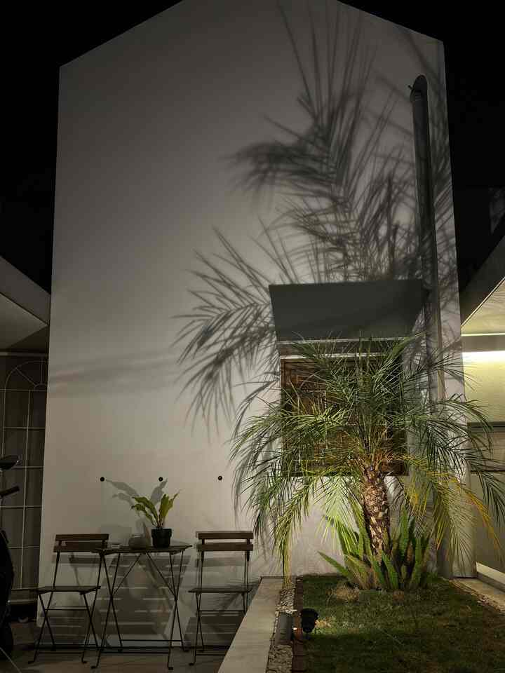 Rumah ini di bangun di luas tanah 90m, rumah minimalist dengan gaya scandinavian.

rumah ini adalah rumah tumbuh yang kita isi dan bangun halaman belakang dan depan secara bertahap selama ini, walaupun mempunyai lahan yang kecil tapi kita pastikan rumah ini memiliki banyak fungsi. 

dalam ukuran tanah 90m, dirumah ini kita mempunyai living room, 2bedroom, 1kamar mandi, kitchen & dinning area, laundry room dan mushola.

semoga menginspirasi🤍

#fasad #kursitaman #mushola #laundryroom #dinningroom #transformasirumah #MiniHouseTour #CeritaRumahku #PerjalananRumah #hometour