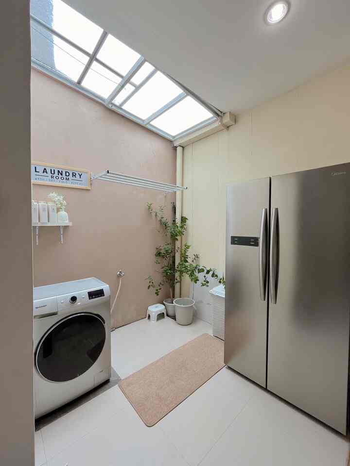 Laundry room yang masih apa adanya ^^

Area laundry room yang sebenarnya hanya sementara ini, dan suatu saat nanti akan pindah ke lantai 2, saat ini cukup nyaman dan luas untuk cuci jemur🤗

Kanopi buka tutup menambah sirkulasi udara setiap pagi 🤗

#TemaBebas #LaundryRoom #RuangCuciJemur #LaundryRoomMungil #KanopiSliding #KanopiBukaTutup