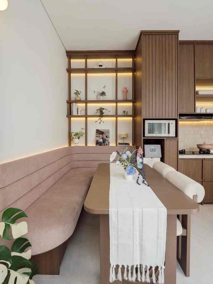 Brown and white toned dining room featuring natural modern dining table and bench with a clean, minimalist atmosphere