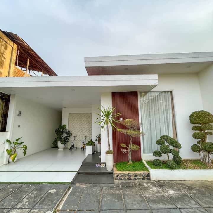 Postingan N.threehouse