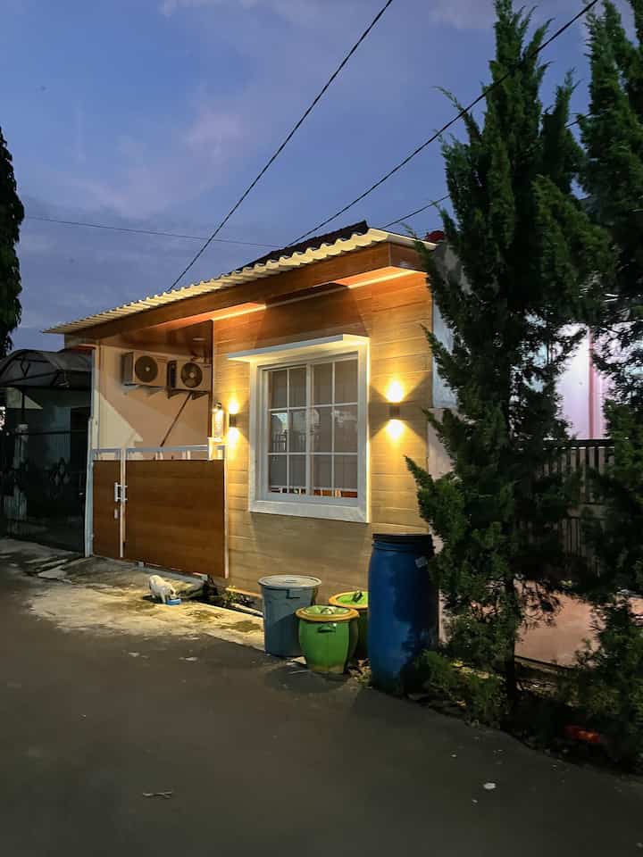 Inspirasi fasad lebar 6m 
kecil, tapi aku fungsikan bagian terasnya buat foyer 💕

#inspirasifasad #Stylefasad #Fasadrumah #pagarrumah #warnapagarrumah #plavonpvc