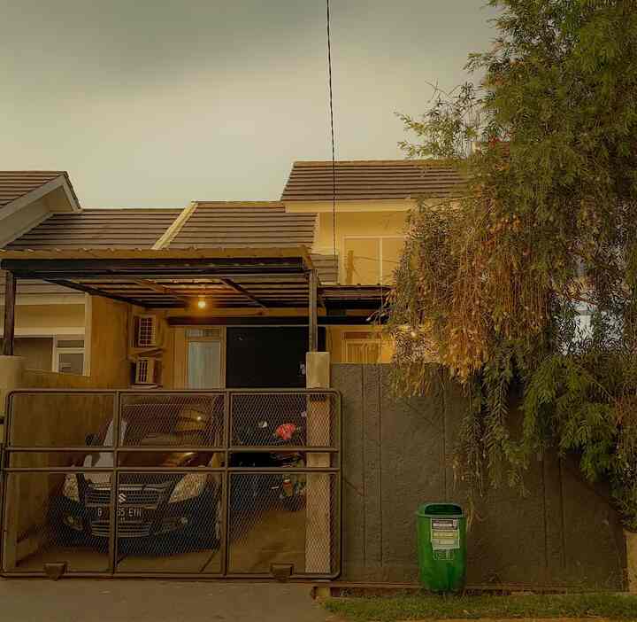 Hola semua ini adalah fasad dari rumah kami yang berdiri didalam sebuah cluster. Kami menambahkan pagar dan dinding di area depan untuk privasi dan kenyaman lalu menambahkan dinding pembatas dengan area rumah tetangga dengan aksen bata tempel.

#PagarRumahMinimalis #InspirasiFasad #StyleFasad #FasadRumah #PagarRumah #Pagarindustrial #KanopiAlderon #BataTempel