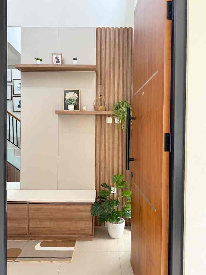 my new corner🥰
Foyer Area 

Butuh maju mundur nih mikirin buat bikin ini atau nanti dulu ya.. Eh akhirnya terwujudlah 🤎
Area foyer ini sering disebut juga sebagai lobi rumah dan berfungsi sebagai ruang penerima tamu, tempat untuk menunggu, atau bahkan sebagai ruang pertemuan informal. Foyer area ini jg berfungsi sebagai area transisi antara area luar (seperti teras atau halaman) dan area dalam rumah. 
Gimana.. bagus ngga spot baru rumah ku? 🥰

#RumahDeveloper #RumahMinimalis
#foyerarea #entrance #ruangtamu #rumahcluster
#interior #scandinavian #rumahscandinavian #cat #rumahopenspace #rumahtanpasekat #rumahlega
#wallpanel #HPL #ambalankayu #homedecor #livingroom 
