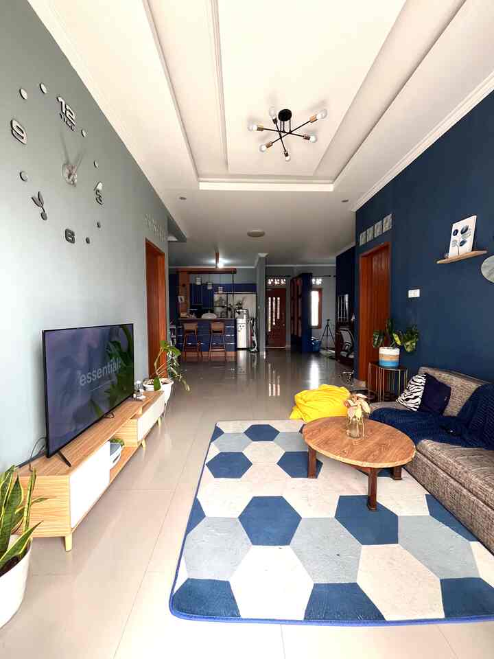 Haii perkenalkan ini bagian open space di rumah kami. Ruang Keluarga ini menyatu dengan dapur sehingga menjadi ruang yang fungsional. Gimana menurut kalian ? 




#RumahOpenSpace
#RumahTanpaSekat
#RumahLega
#KarpetMalaysia
#SofaBed
#Macrame
#KursiBar
#LampuKayuJati
#RakTV