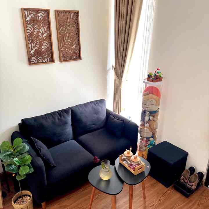 Walau jarang terima tamu, tetap ada ruang tamu 😆 #livingroom #ruangtamu #tinylivingroom