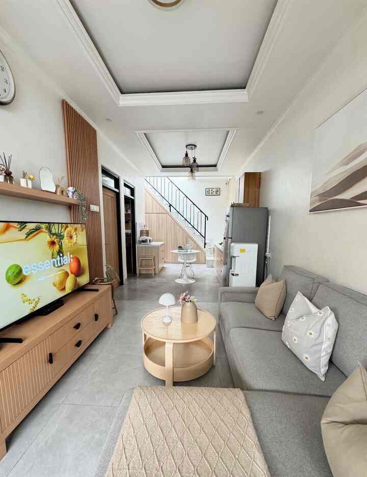 Rumah kecil terasa luas 🏠🛋️
Emang pilihan terbaik kalau rumah dengan ukuran kecil tidak ada pembatas, ruangan jadi terasa luas dan nyaman 😍

#RumahOpenSpace
#RumahTanpaSekat
#RumahLega
#LivingRoomMinimalis
#SofaFavorit
#KitchenSetMinimalis
#DapurSegaris
